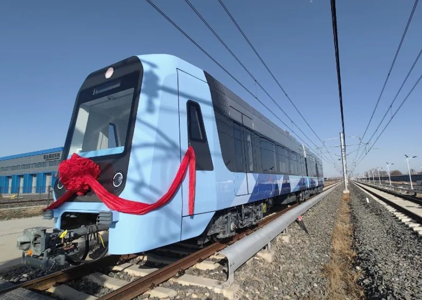 国内首列氢燃料混合动力铰接轻轨车在河北京车智能制造基地下线